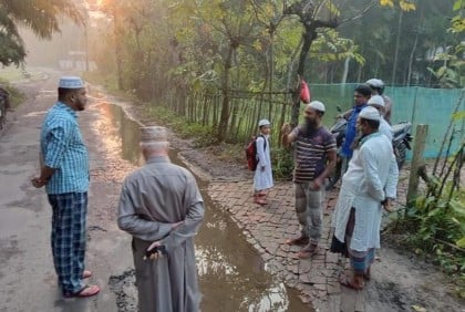 সড়কে নবজাতকের ক্ষত-বিক্ষত লাশ