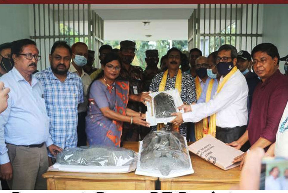 দিনাজপুরে উদ্ধারকৃত কষ্টি পাথরের মূর্তি জাদুঘরে হস্তান্তর