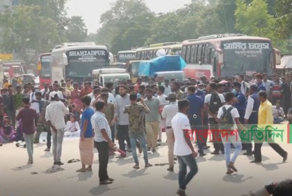 রবীন্দ্র বিশ্ববিদ্যালয়ের আন্দোলনরত শিক্ষার্থীর প্রকাশ্যে বিষপান