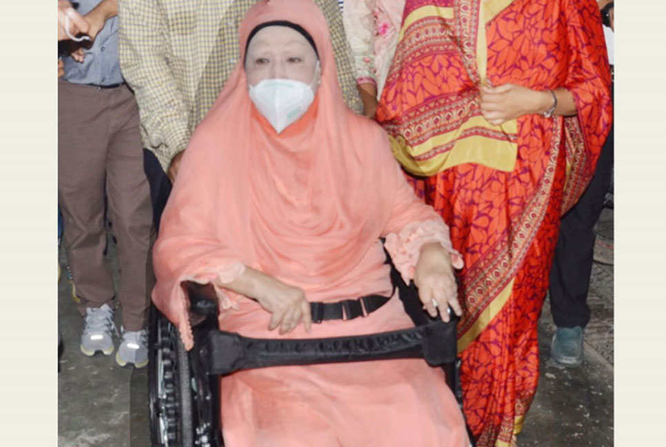 খালেদা জিয়ার অস্ত্রোপচার, বিকেলে সংবাদ সম্মেলন