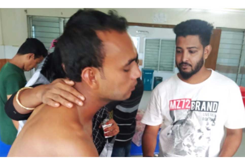 বিয়ে বাড়িতে মাংস বেশি খাওয়াকে কেন্দ্র করে বর ও কনে পক্ষের সংঘর্ষ