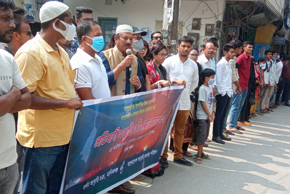 কবিতা আবৃত্তির মাধ্যমে সাম্প্রদায়িক হামলার প্রতিবাদ