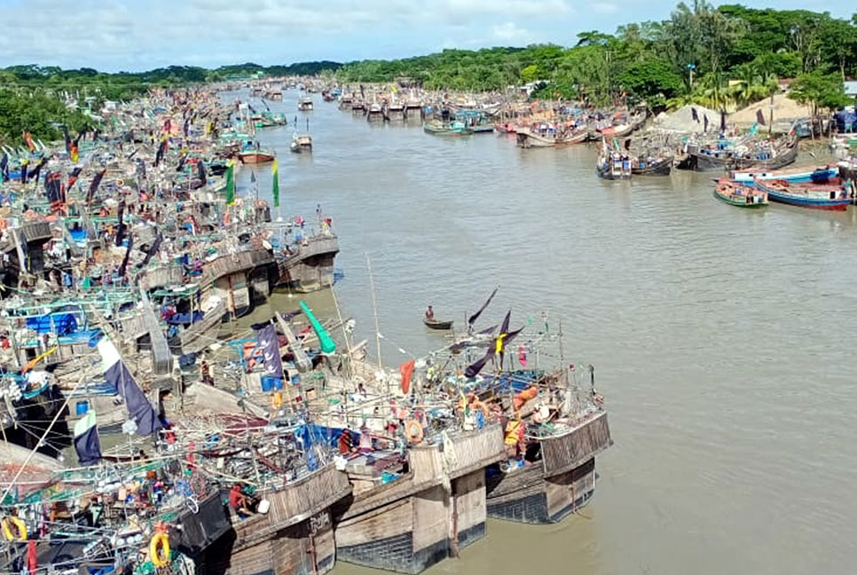 মধ্যরাত থেকে সাগরে যাত্রা করবে জেলেরা