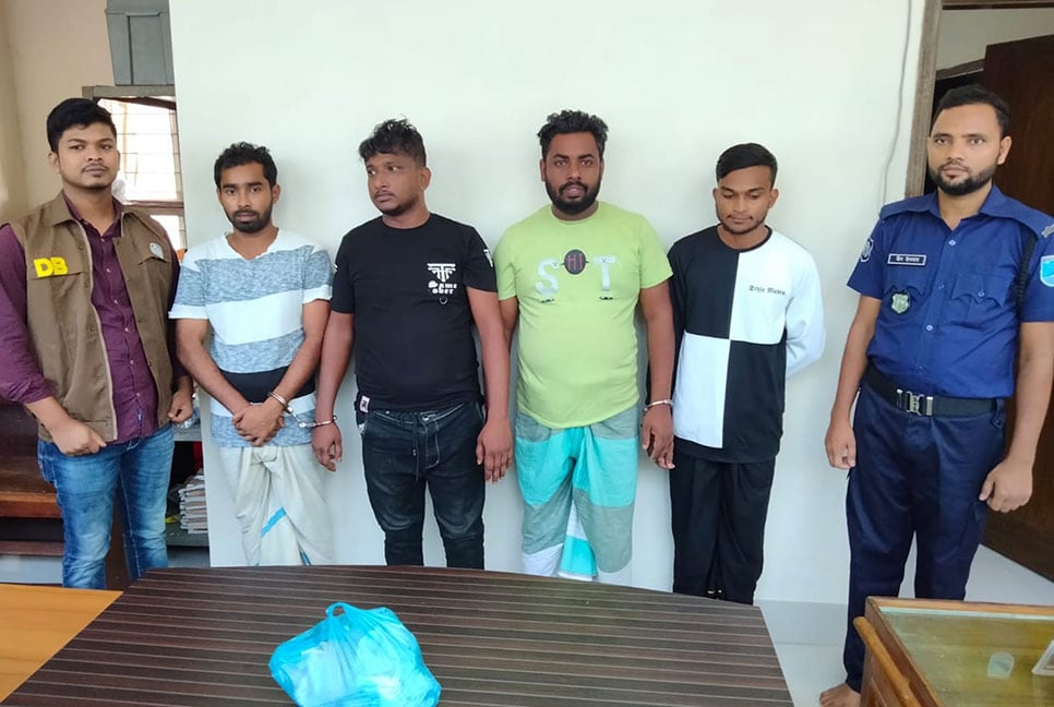 গোয়েন্দা পুলিশ পরিচয়ে ছিনতাইয়ের অভিযোগ
