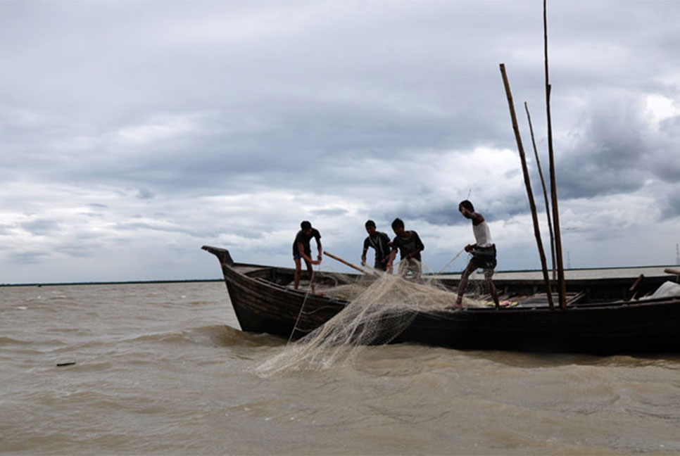 নিষেধাজ্ঞা শেষে ইলিশ ধরার অপেক্ষায় জেলেরা