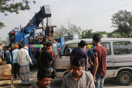 ট্রাকচাপায় মাদ্রাসাছাত্র নিহত

