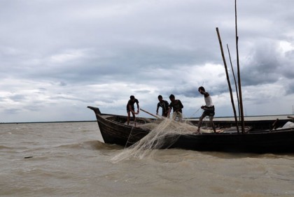 নিষেধাজ্ঞা শেষে ইলিশ ধরার অপেক্ষায় জেলেরা