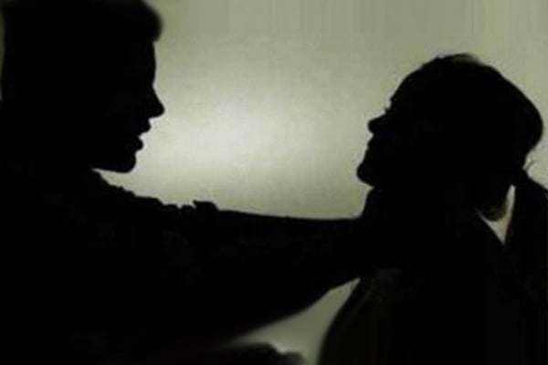 বিয়েতে রাজি না হওয়ায় এসিডে ঝলসে ও পিটিয়ে হত্যার অভিযোগ