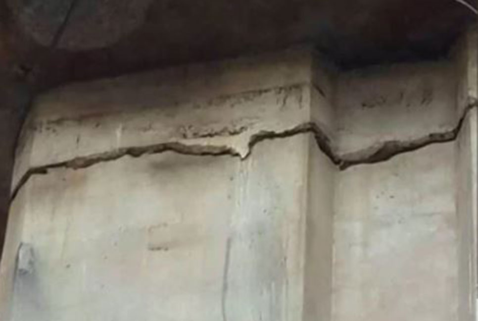 চট্টগ্রামে ফ্লাইওভারের পিলারে ফাটল, যান চলাচল বন্ধ