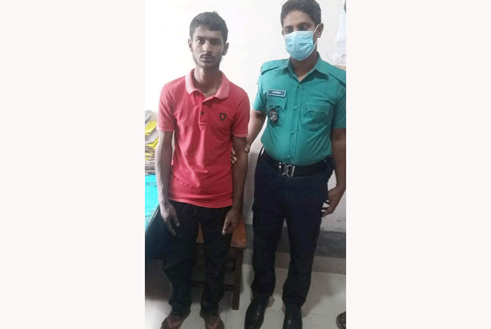 বরিশালে অর্থ আত্মসাতের অভিযোগে এক ব্যক্তিকে পুলিশে সোপর্দ