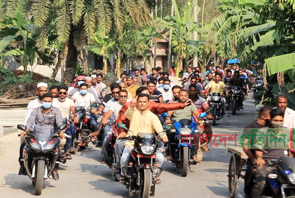 সাত শতাধিক মোটরসাইকেল নিয়ে ইউপি চেয়ারম্যানের শোভাযাত্রা