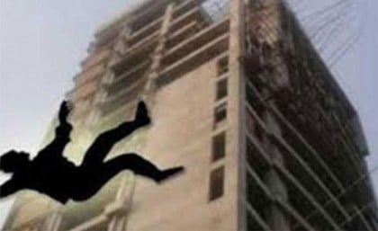 ফেনীতে ভবনের ছাদ থেকে পড়ে শিক্ষার্থীর মৃত্যু