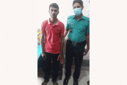বরিশালে অর্থ আত্মসাতের অভিযোগে এক ব্যক্তিকে পুলিশে সোপর্দ