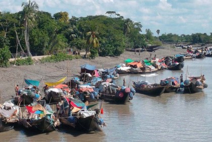 সুন্দরবনে শুঁটকি মৌসুম শুরু, জেলেরা যাচ্ছেন অস্থায়ী পল্লীতে