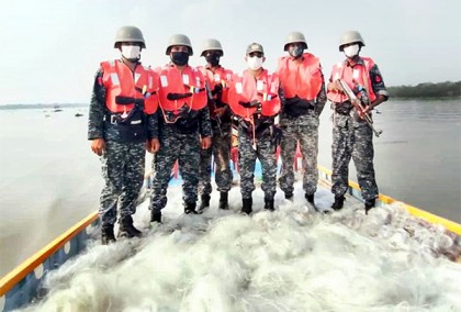 ১ কোটি ১৩ লাখ মিটার অবৈধ জাল আটক করেছে নৌবাহিনী