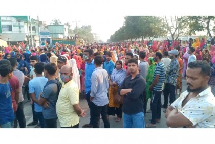 বেতন-ভাতার দাবিতে 
পোশাক শ্রমিকদের মহাসড়ক অবরোধ