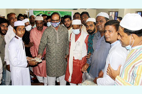 বগুড়ায় প্রতিষ্ঠাবার্ষিকীতে শহর যুবদলের এতিমদের মাঝে খাবার বিতরণ