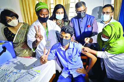 ১ নভেম্বর থেকে করোনার টিকা দেওয়া হবে স্কুলশিক্ষার্থীদের : স্বাস্থ্যমন্ত্রী

