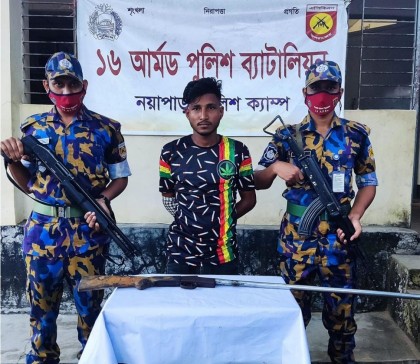 নয়াপাড়া ক্যাম্প থেকে অস্ত্রসহ গ্রেফতার ১