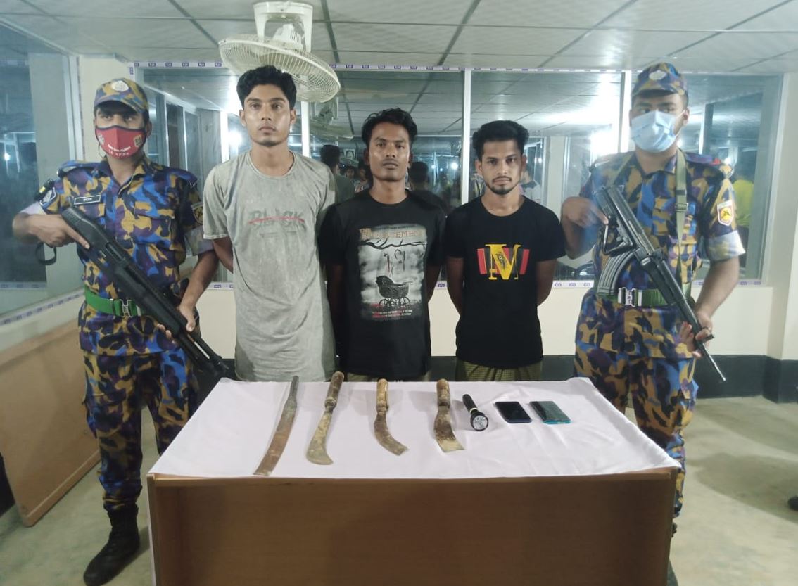 রোহিঙ্গা ক্যাম্পে অভিযান, তিন ডাকাত আটক 