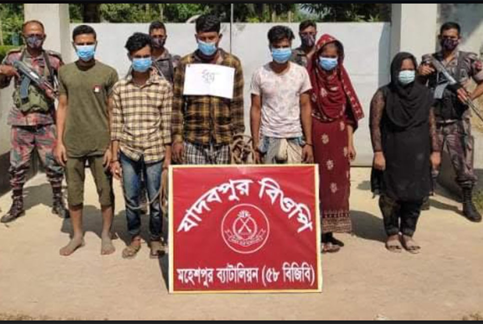 মহেশপুর সীমান্তে অবৈধ পারাপারের সময় আটক ১৪