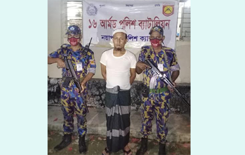 টেকনাফের লেদা রোহিঙ্গা ক্যাম্প থেকে এক ডাকাত আটক  