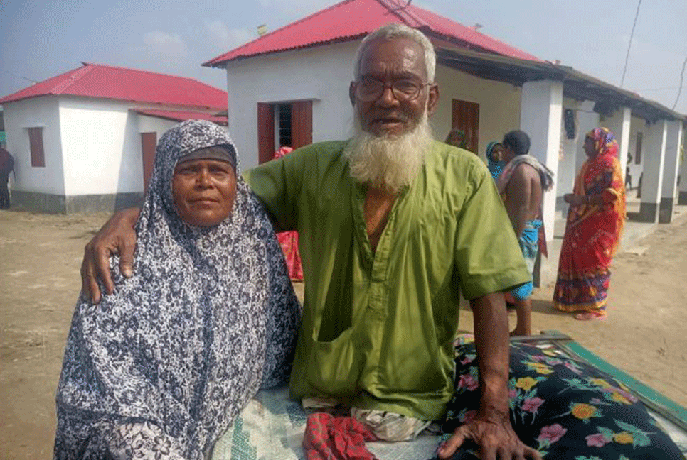 ঘর পেয়ে খুশি গোমস্তাপুরের ৫৯৫ পরিবার