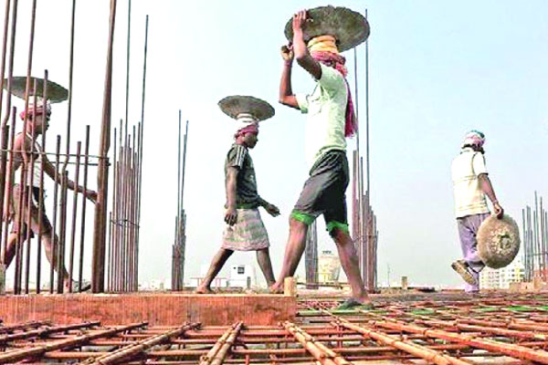 জীবন হাতে কাজ করে ওরা