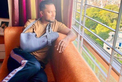 কবজিতে চোটের খবর ফেসবুকে জানালেন সাব্বির

