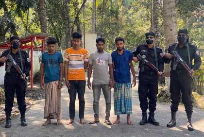 সাতক্ষীরায় ইজিবাইক ছিনতাই চক্রের চার সদস্য গ্রেফতার