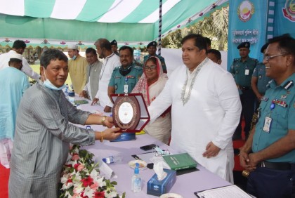 জীবনের মায়া ত্যাগ করে মানুষকে সেবা দিচ্ছে পুলিশ : ক্রীড়া প্রতিমন্ত্রী

