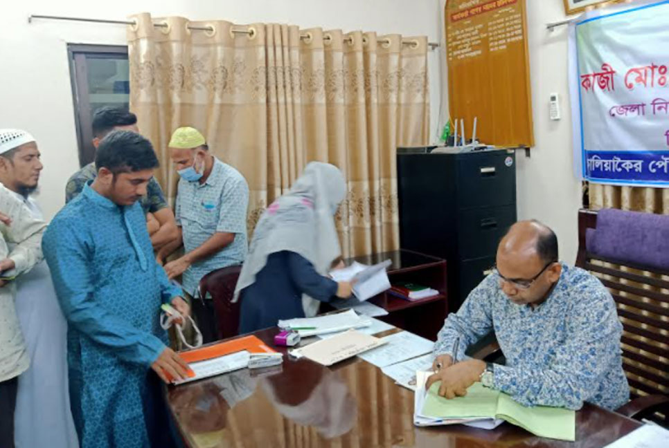 কালিয়াকৈরে আচরণবিধি লঙ্ঘনের অভিযোগে প্রার্থীকে নোটিশ 
