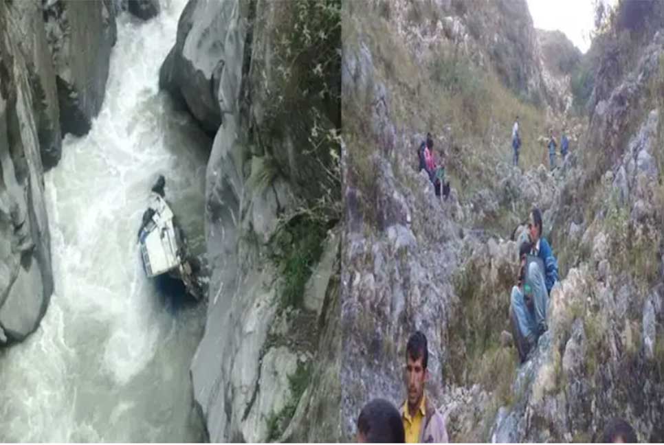 উত্তরাখণ্ডে বাস খাদে পড়ে নিহত ১৩