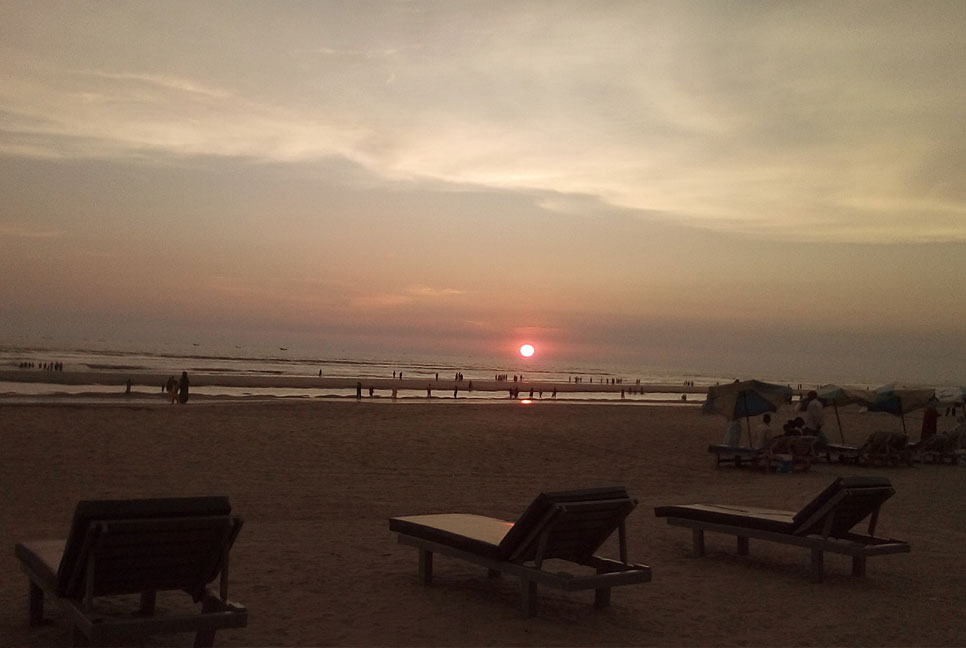 অস্থিরতায় অচলপ্রায় পর্যটন শহর কক্সবাজার