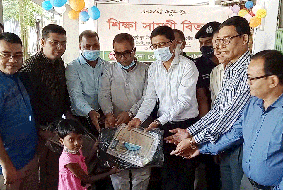 জয়পুরহাটে শিশুদের মাঝে শিক্ষা উপকরণ বিতরণ