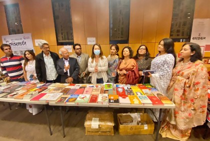 নিউইয়র্কে বাংলা বইমেলায় এসে মুগ্ধ এ্যাসেম্বলিওম্যান ক্যাটালিনা ক্রুজ