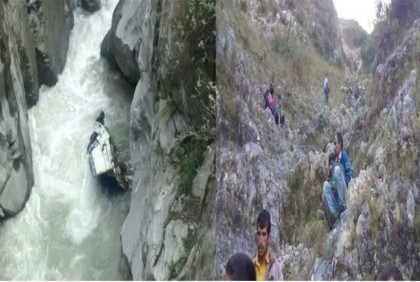 উত্তরাখণ্ডে বাস খাদে পড়ে নিহত ১৩