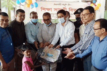 জয়পুরহাটে শিশুদের মাঝে শিক্ষা উপকরণ বিতরণ