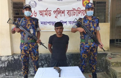 নয়াপাড়া ক্যাম্প থেকে অস্ত্রসহ রোহিঙ্গা সন্ত্রাসী আটক 