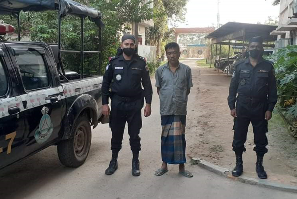 ফেনীতে গাঁজা ও ইয়াবাসহ মাদক ব্যবসায়ী গ্রেফতার