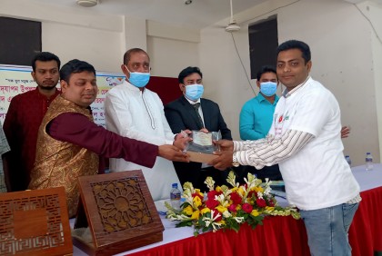 কালিয়াকৈরে যুব ঋণের চেক বিতরণ