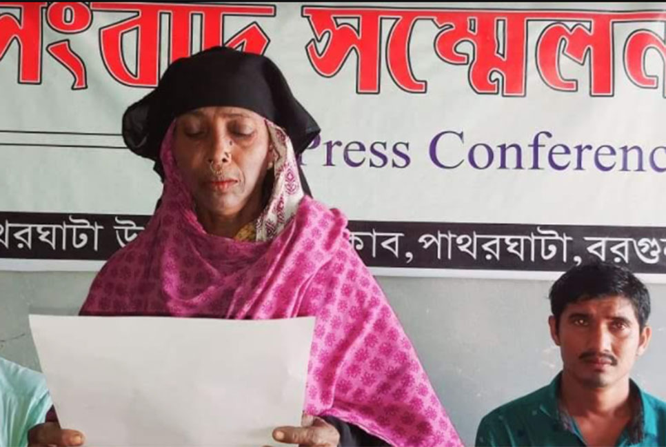 বসতঘরে আগুন দিয়ে ভিখারিকে হত্যাচেষ্টার অভিযোগ