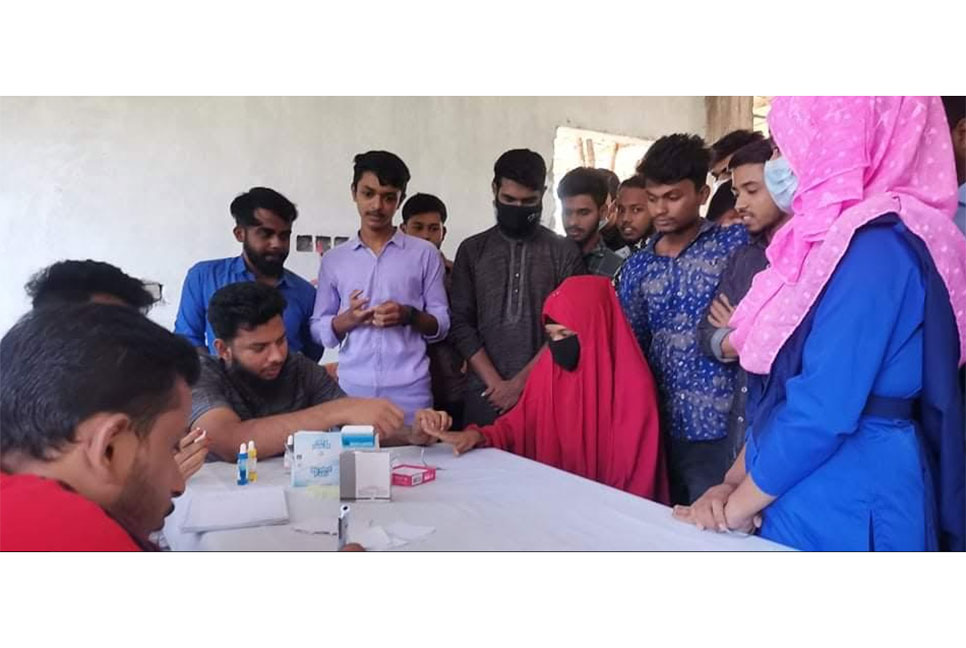 ভালুকায় শিক্ষার্থীদের রক্তের গ্রুপ নির্ণয় কর্মসূচি