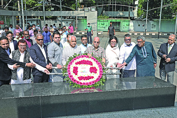 বঙ্গবন্ধুর প্রতিকৃতিতে অ্যাটকোর নতুন কমিটির শ্রদ্ধা