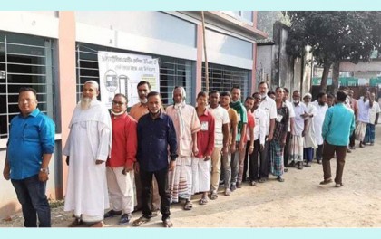 সিরাজগঞ্জ-৬ আসনে উপ-নির্বাচনে ভোটগ্রহণ চলছে