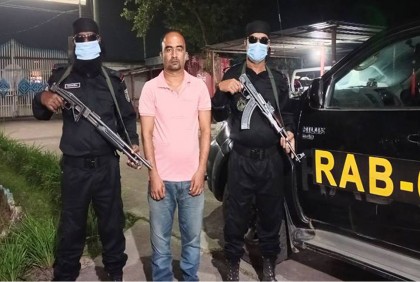 ঝিনাইদহে অস্ত্র ও গুলিসহ সাবেক ছাত্রলীগ নেতা আটক