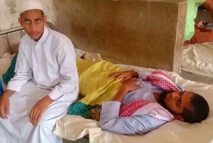 গৌরনদীতে মাদ্রাসার ১০ শিক্ষার্থীকে পিটিয়ে আহত