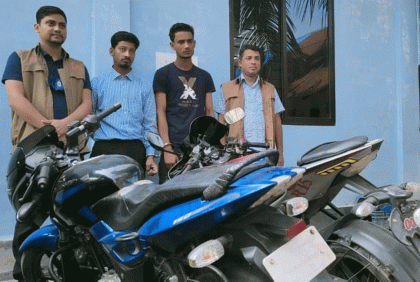 নোয়াখালীতে চোরাই মোটরসাইকেলসহ আটক ২