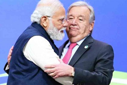 মাস্কহীন মোদির আলিঙ্গনে অস্বস্তিতে জাতিসংঘ মহাসচিব