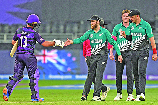 গাপটিল ঝড়ে ভাঙল দুবাইয়ের মিথ